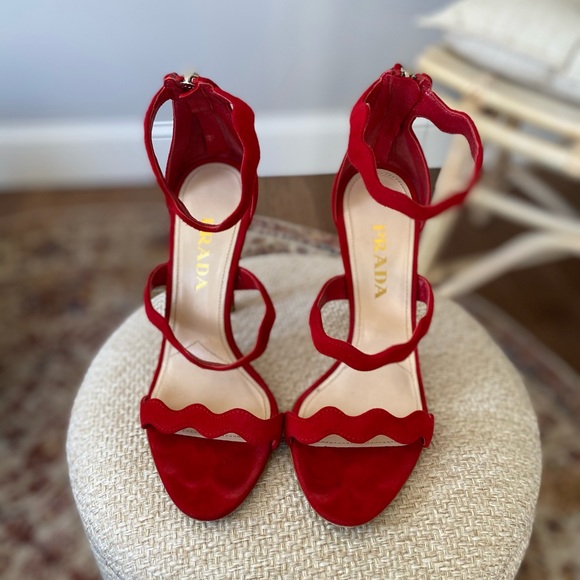 Gorgeous Red triple strap Prada pump - Picture 5 of 8